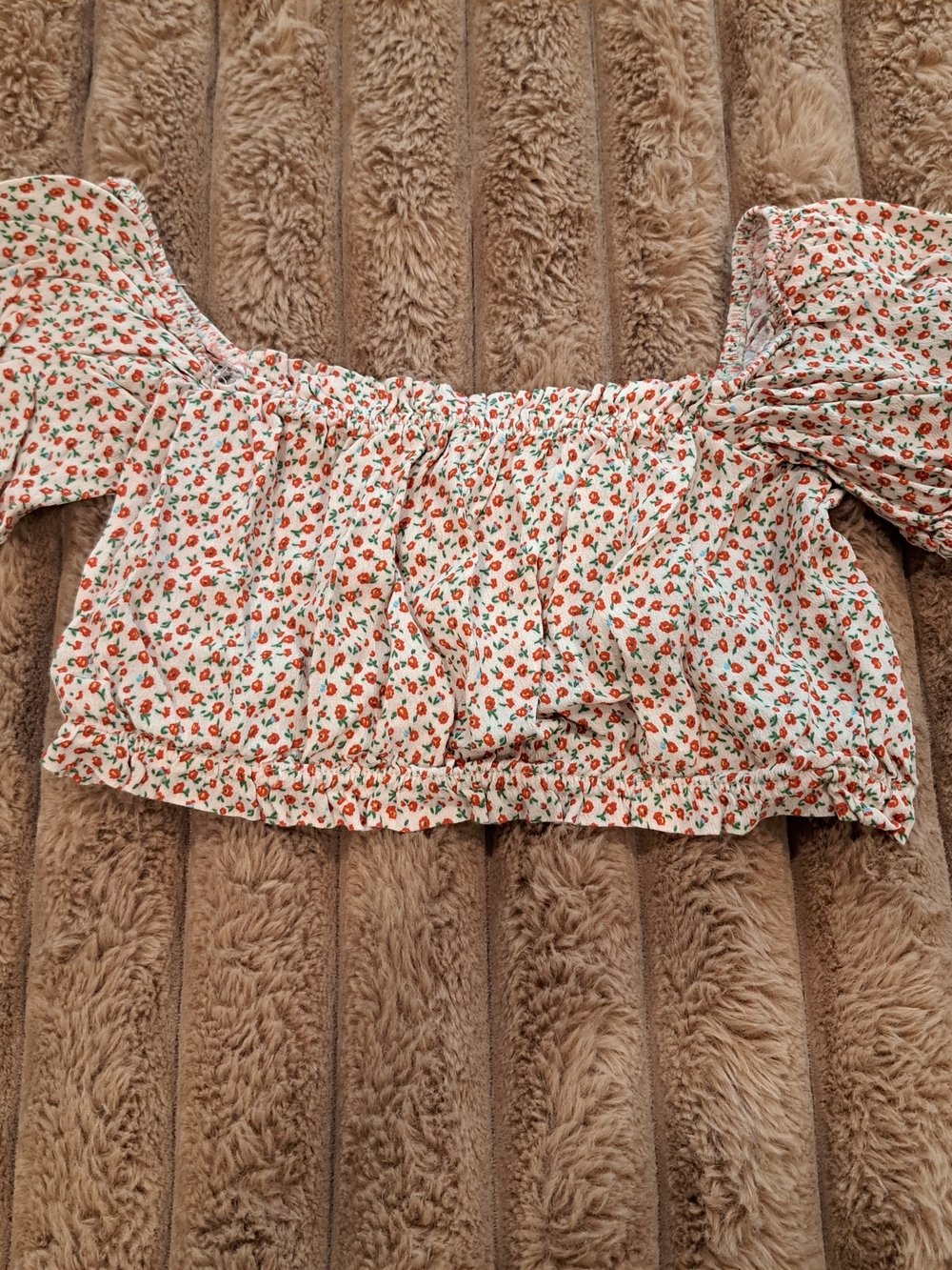 Brandy Melville Juniors Red Cream Floral Off The Shoulder Crop Top Small/Medium